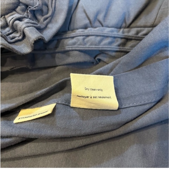 2 Anthropologie ‘Rivulets’ Ruffle Standard Pillow Shams in a dark Medallion Blue - Picture 7 of 16